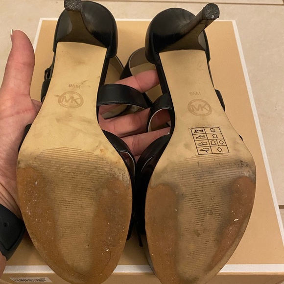 Michael Kors Evie Platform - Picture 4 of 4